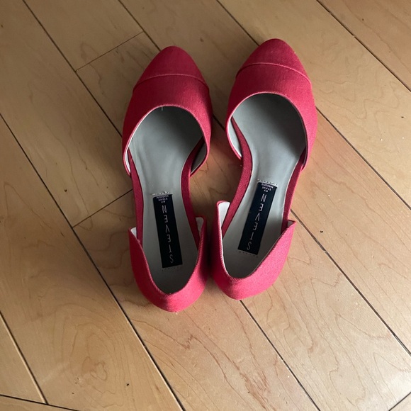 Steve Madden red canvas shoe. Size6. Never worn - Picture 2 of 4
